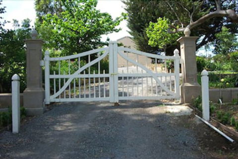 Blerick Country Retreat - Accommodation Newcastle 2