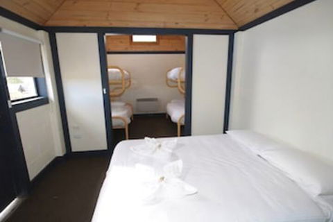 Habitat Chalet - Accommodation Newcastle 6