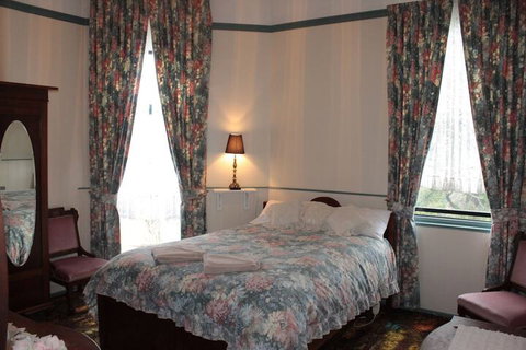 Bischoff Hotel - Accommodation Newcastle 6