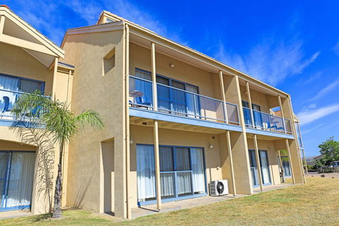 The Marina Hotel - Accommodation Newcastle 1