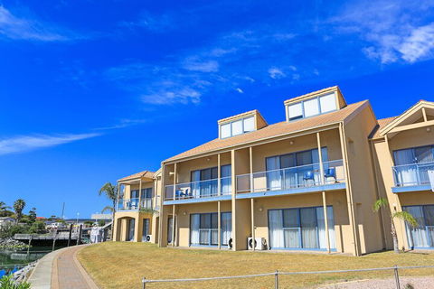 The Marina Hotel - Accommodation Newcastle 3