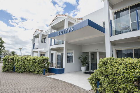 The Marina Hotel - Accommodation Newcastle 6
