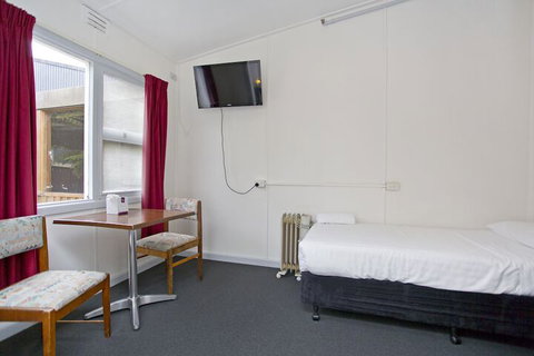 Tullah Lakeside Lodge - Accommodation Newcastle 6