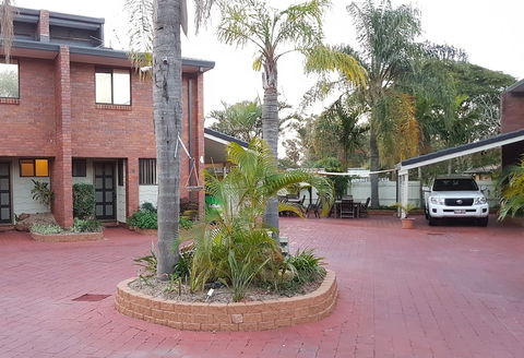 Cleveland Visitor Villas Motel - Accommodation Newcastle 0