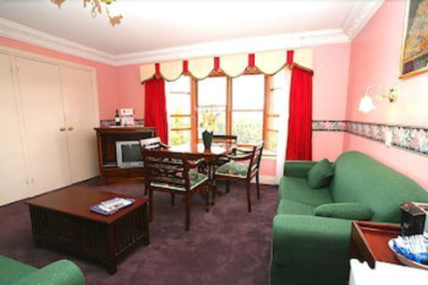 Hatchers Richmond Manor - Accommodation Newcastle 4