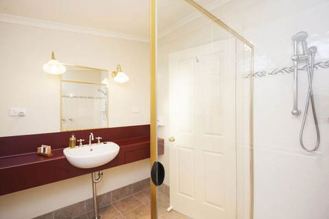 Beechworth Cedar Cottages - Accommodation Newcastle 7
