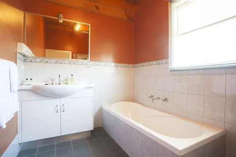 Beechworth Cedar Cottages - Accommodation Newcastle 5
