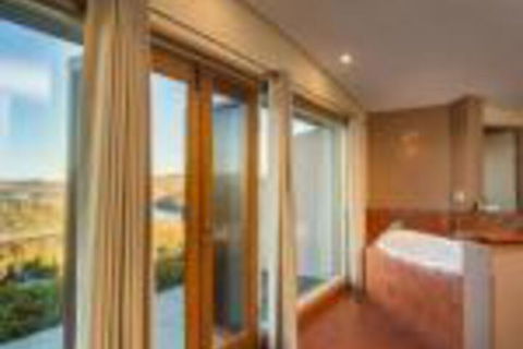 Eagle View Escape - Accommodation Newcastle 0