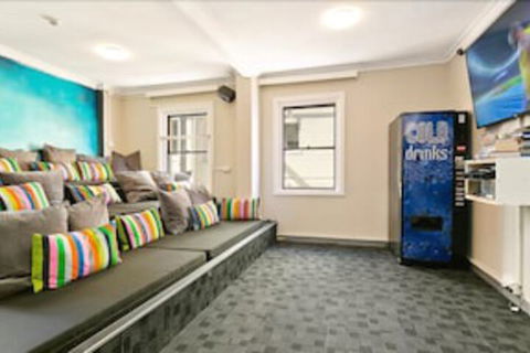 Funk House Backpackers - Accommodation Newcastle 2