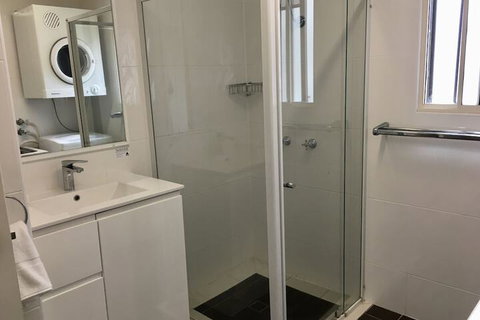 Burleigh Palms Holiday Apartments - Accommodation Newcastle 5