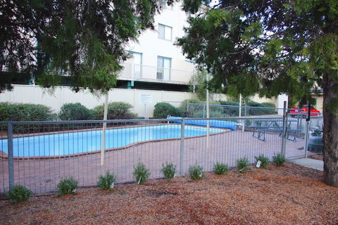 Canberra Short Term And Holiday Accommodation - Accommodation Newcastle 4