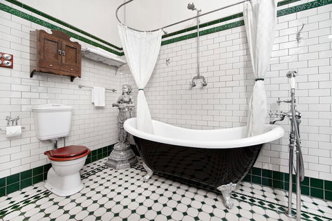 Franklin Villa - Accommodation Newcastle 7