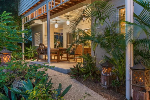 Aaman & Cinta Luxury Villas - Accommodation Newcastle 3