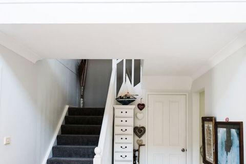 Anne's Waterfront Haven B&B - Accommodation Newcastle 5
