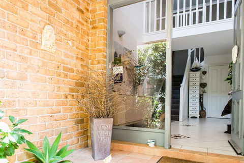 Anne's Waterfront Haven B&B - Accommodation Newcastle 2