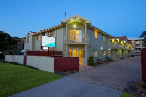 Marty's @ Little Beach - Accommodation Newcastle 3