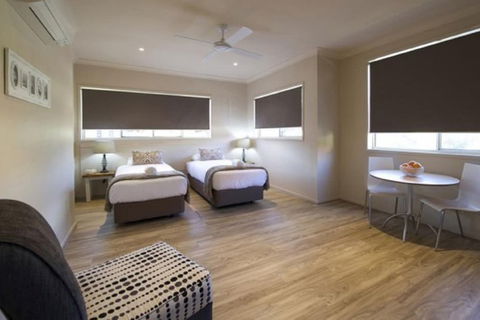 Marty's @ Little Beach - Accommodation Newcastle 7