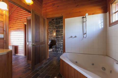 Tuki Retreat - Accommodation Newcastle 6