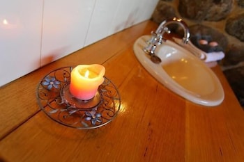 Tuki Retreat - Accommodation Newcastle 3