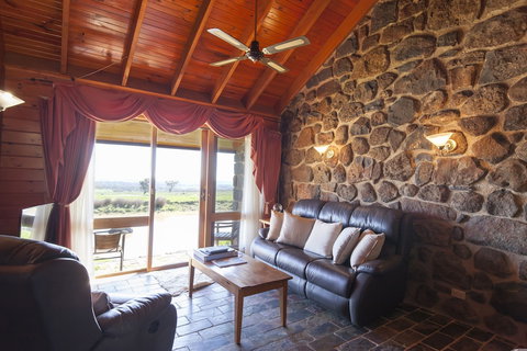 Tuki Retreat - Accommodation Newcastle 0