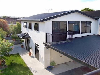 Birchwood On The River - Accommodation Newcastle 2