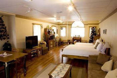 Montville Attic - Accommodation Newcastle 2