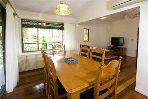 Montville Attic - Accommodation Newcastle 3