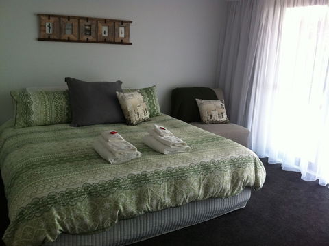 Corinella On The Esplanade Bed & Breakfast - Accommodation Newcastle 3