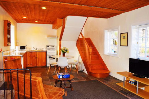 Cleburne Homestead - Accommodation Newcastle 6