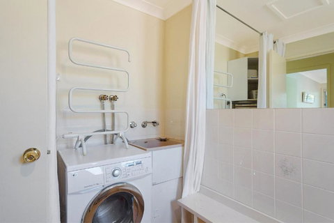 Beach Breakers Apartment Stunning Views - Accommodation Newcastle 4