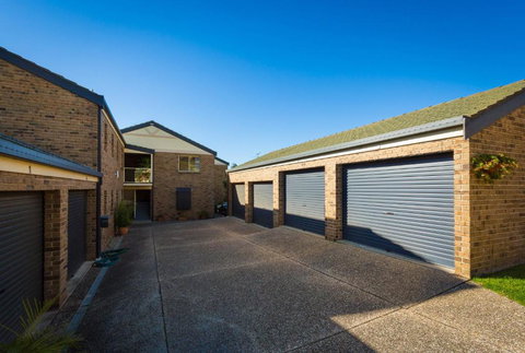 Beach Breakers Apartment Stunning Views - Accommodation Newcastle 6