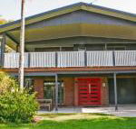 Red Door Beach House Marcoola Beach PET FRIENDLY FOXTEL WIFI 500 BOND Linen Supplied - Accommodation Newcastle