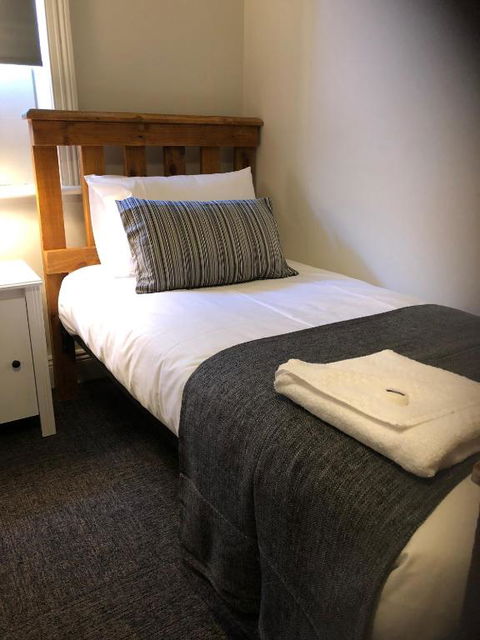 Cornwall Hotel - Accommodation Newcastle 4