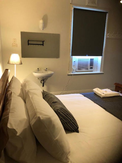 Cornwall Hotel - Accommodation Newcastle 2