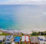 Avalon 4 right across the road from convent beach uninterrupted views - Accommodation Newcastle
