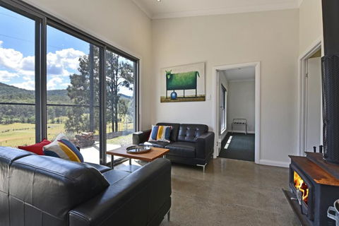 Valle Laguna - Accommodation Newcastle 3