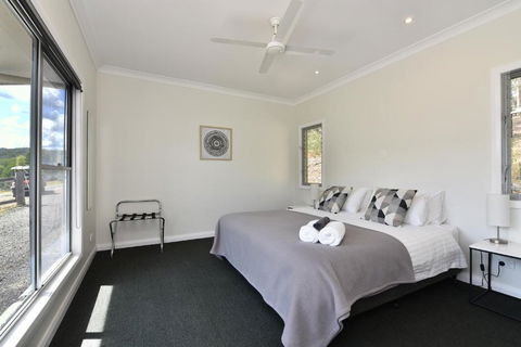 Valle Laguna - Accommodation Newcastle 6