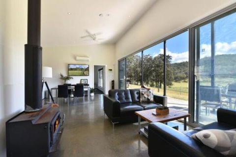 Valle Laguna - Accommodation Newcastle 0