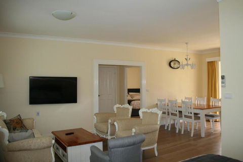 Colins Garden - Accommodation Newcastle 2