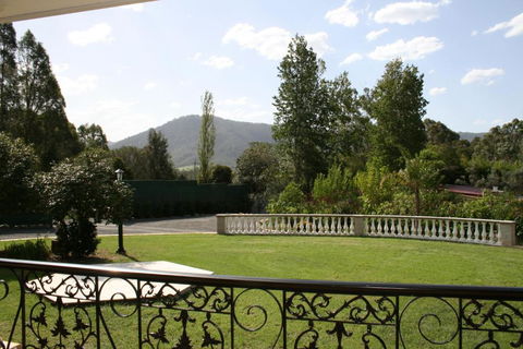 Colins Garden - Accommodation Newcastle 4