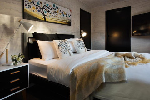 Cedar & Stone - Accommodation Newcastle 2