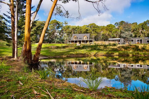 Cedar & Stone - Accommodation Newcastle 5