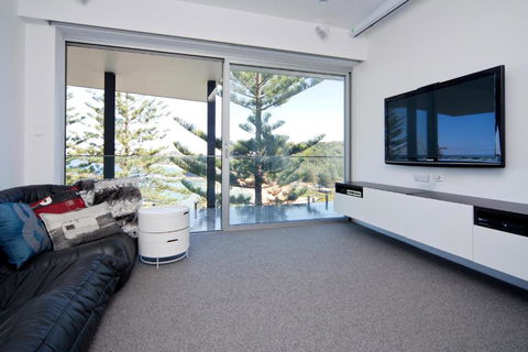 Spectacular Bilgola Beachhouse - Accommodation Newcastle 5