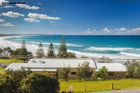 Bonny Beach House Holiday Accommodation With Pool - Accommodation Newcastle 4