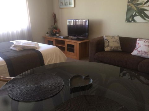 Breakwater Short Stay - Accommodation Newcastle 4