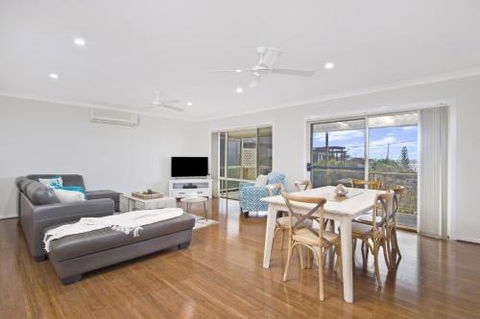 SEAVIEW DREAM Bonny Hills - Accommodation Newcastle 6