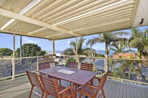 SEAVIEW DREAM Bonny Hills - Accommodation Newcastle 4