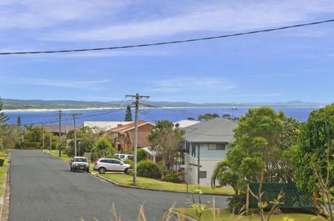 SEAVIEW DREAM Bonny Hills - Accommodation Newcastle 5