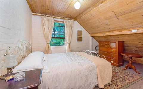 Eliza 1875 Red Brick Duplex Townhouse - Accommodation Newcastle 2