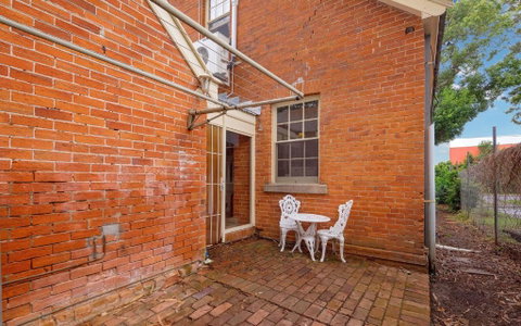 Eliza 1875 Red Brick Duplex Townhouse - Accommodation Newcastle 1